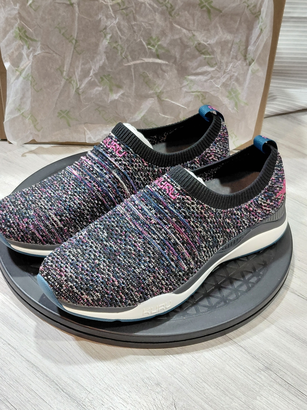 NEW KURU Womens Stride Knit Slip-On Sneakers Black Confetti SIZE 9M